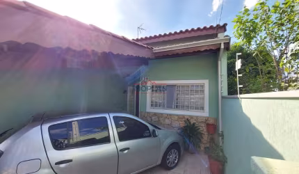 Casa à venda em Atibaia com 2 dormitórios e 1 suíte