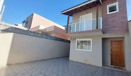 Desfrute de um sobrado moderno e completo com 2 suites, amplo quintal