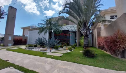 Casa á venda com 259,02 m² com piscina ( Semi Mobiliada )- Condomínio Altos da F