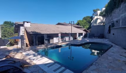 Casa com piscina no Jardim Paulista