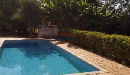 Chácara com piscina no Vitória Régia