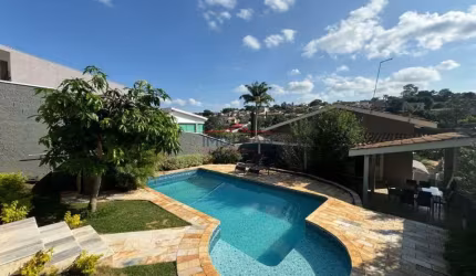 Sobrado em excelente localização em frente ao Lago
