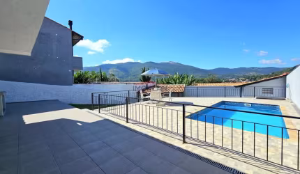 Casa com vista para a Pedra grande em atibaia