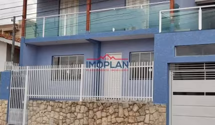Linda casa com 3 Dormitórios sendo 1 suíte 230m²  em uma ótima localização de At
