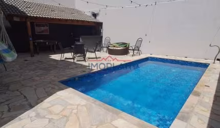 Lindo casa de 202,43 m² com piscina e vista para a Pedra Grande em Atibaia/SP