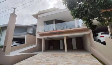 Casa térrea à venda em Atibaia, condomínio de alto padrão, com 3 dormitórios e 3