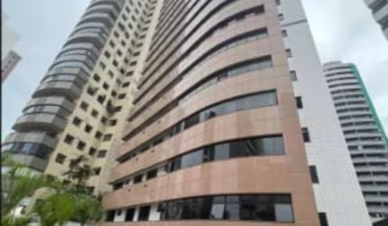 Apartamento de 210 M2.º há poucos metros da beira mar