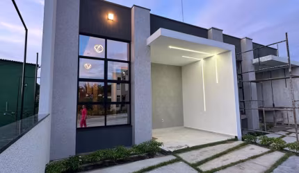 Casas planas em Condomínio fechado com lazer completo.