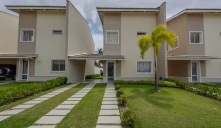 Condomínio Grand Essence  Casa Duplex decorada localizada a apenas uma quadra da CE 040.