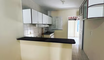 CASA PLANA EM CONDOMÍNIO  em Messejana  *