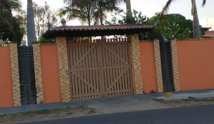 Vende - Se Casa na Avenida Principal da Taiba com Terreno Amplo e Lago Privado