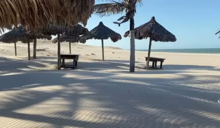 Vende - se Terreno na Colônia de Férias a 70m da Praia