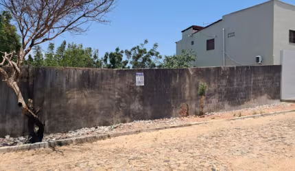 Vende - se 2 Lotes Conjugados na Colônia de Férias