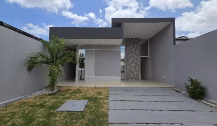 Casa plana com 3 Suítes  ACABAMENTO DE PRIMEIRA LINHA EM MESSEJANA