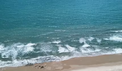 Linda casa em Beberibe com 04 chalés área de lazer completa...