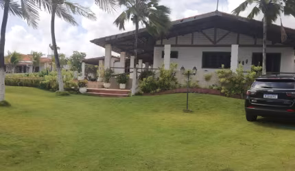 Casa com Terreno Amplo e Piscina na Colônia de Férias - Pecém