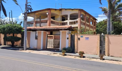 Vende - Se Casa na Avenida Principal da Taiba com Terreno Amplo e Lago Privado