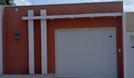 Linda casa plana pronta pra morar no bairro Monguba Pacatuba próximo a serra e próximo a empresa Heineken e ao Mix Mateus do Maracanaú com excelente espaço físico...