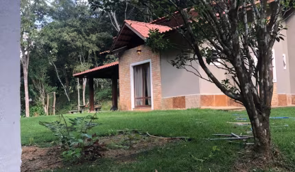 Oportunidade Única em Guaramiranga – Casa Porteira Fechada com 3 Suítes e Terreno Amplo!