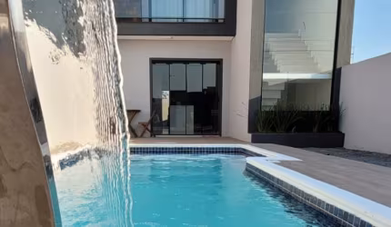 Excelente sobrado próximo ao mar