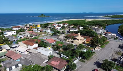 Lindo sobrado na Barra do Saí próximo a praia