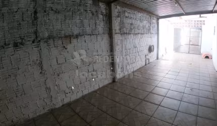 Casa no bairro Dom Lafayete com 03 dormitórios e 02 vagas de garagem.