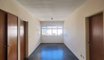 Apartamento no Centro com 03 dormitórios e 01 vaga de garagem.
