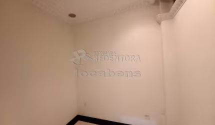 Imóvel comercial localizado no Centro com 3 salas.
