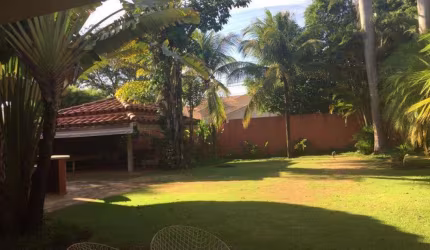 Casa no Condomínio Debora Cristina com 04 dormitórios