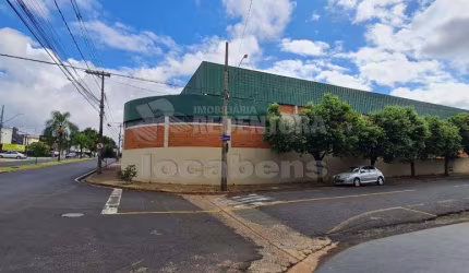 Excelente salão comercial na Av Potirendaba no Bairro Quinta das Paineiras, localização privilegiada