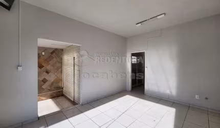Casa comercial na Vila Aeroporto