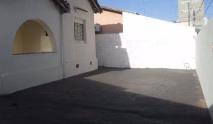 Casa comercial com 03 dormitórios na Vila Aurora