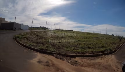 Terreno de esquina com 245m²