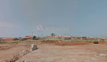Terreno / À venda com  200,00 m² em Guapiaçu