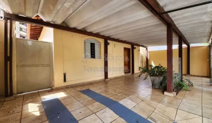 Boa vista - Excelente casa com 03 dormitórios sendo 01 tipo apartamento