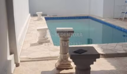 Jardim Alto Rio Preto - Casa em bom local, em esquina com piscina, bem conservada.