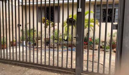Jardim Urano-  Casa com duas edículas