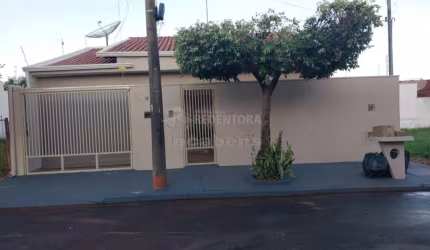 Casa Térrea - Bairro Jardim Coester.