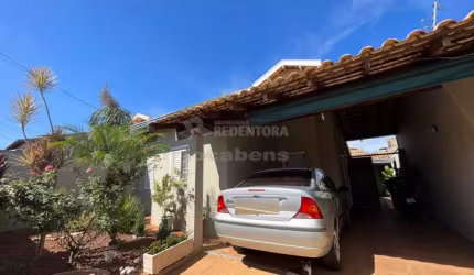 Casa no Residencial Califórnia com Varanda, tendo Churrasqueira, Portões Eletrônicos, 2 dorms, com 1 suite, sala, coz, wcs