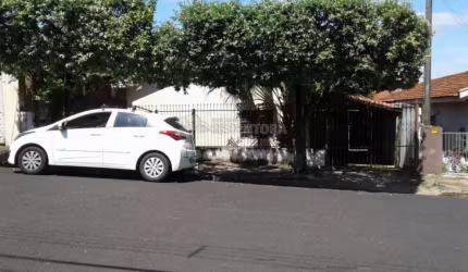 Vila Novaes - 3 Casas em um mesmo lote, sendo 2 nos fundos com 1 dorm cada e 1 na frente com 3 dorms, perto da Philadelpho