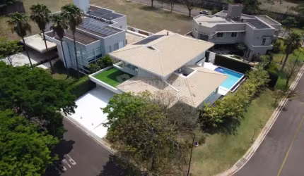 Condomínio Green Palm - Linda sobrado com elevador de esquina à venda contendo 4 suítes
