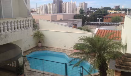 Sobrado à Venda com 3 dormitórios no Santos Dumont