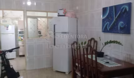 Casa Térrea com 2 ediculas.
