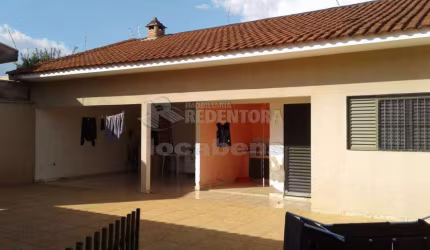 JARDIM MUNICIPAL - Casa com amplo terreno, 3 dorms aptos, tem mais 1 outro opcional, 2 salas, escritório