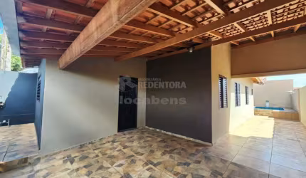 Conjunto Habitacional São Deocleciano- Casa em excelente localização, com 3 dormitórios.