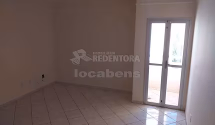 Bom Jardim - Apartamento com 02 dormitórios e com armários embutidos, sendo 01 tipo apartamento