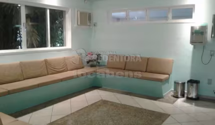 Vila Redentora - Casa comercial adaptada para clínica, com 4 consultórios, recepção, wcs, garagens, estacionamento