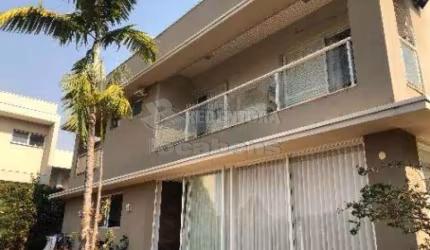 Casa de Condomínio com 3 Quartos e 3 banheiros à Venda, 366 m²