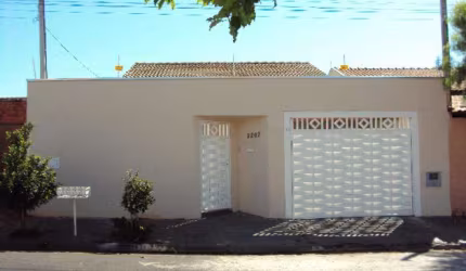 Casa 03 dormitórios - Jardim Nunes