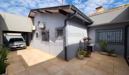 Casa no Jardim Astúrias com 2 dormitórios